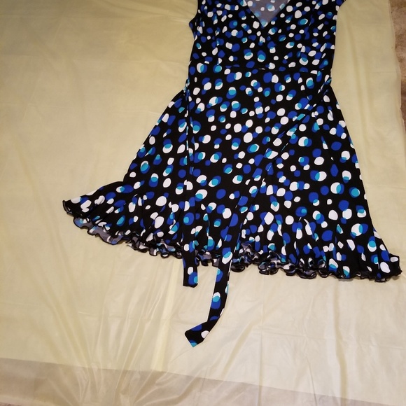 Dresses - Picture 8 of 8